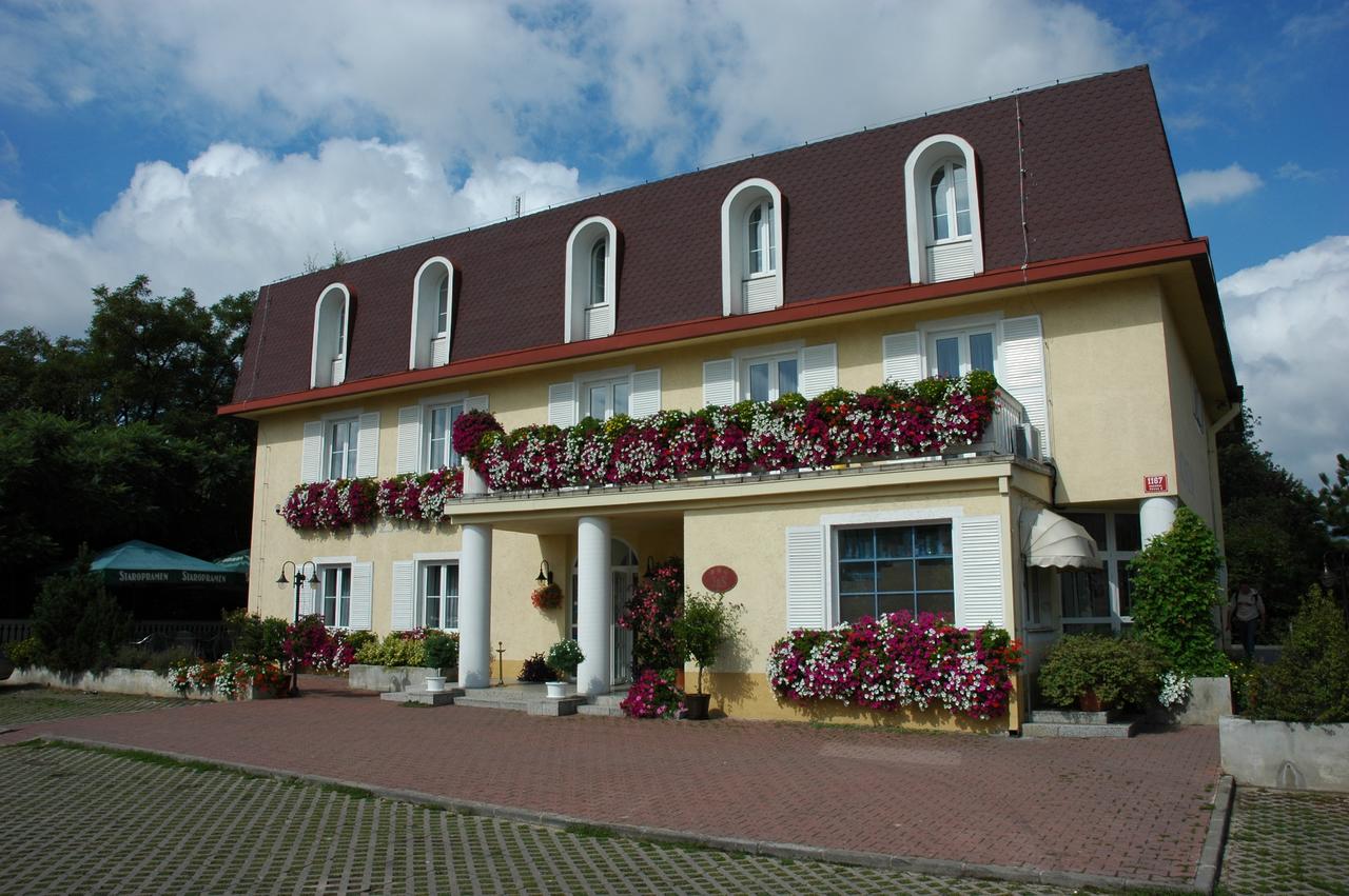 Carl-Inn Hotel