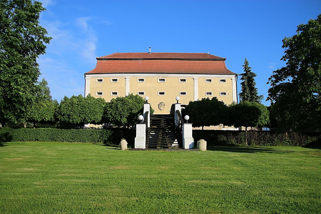 Hotel Dvůr Pecínov